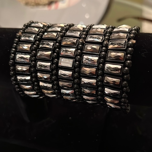 Cuff bracelet - Picture 1 of 3